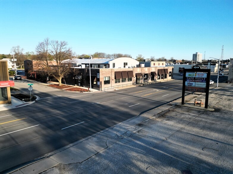 723 N Neil St, Champaign, IL à louer - Photo du bâtiment - Image 2 de 2