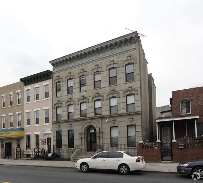 102 Patchen Ave, Brooklyn, NY à vendre - Photo principale - Image 1 de 1