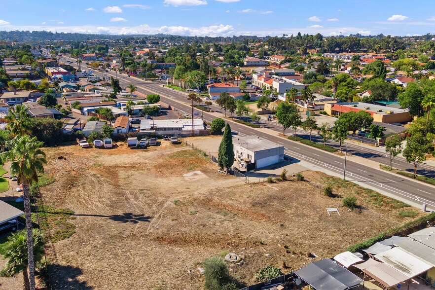 1225 N Santa Fe Ave, Vista, CA à vendre - Photo du bâtiment - Image 1 de 7