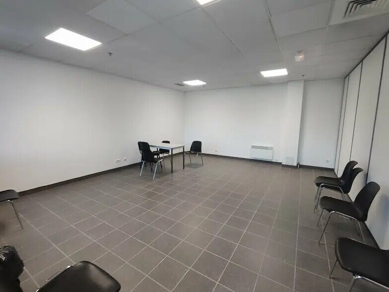 Bureau dans Saint-Quentin-Fallavier à louer - Photo intérieure - Image 2 de 3