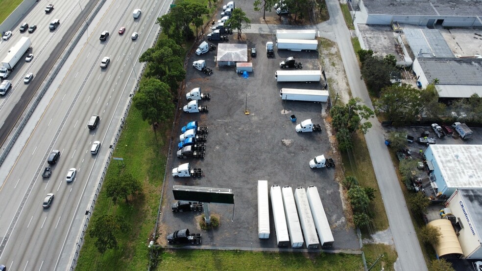 980 SW 13th St, Pompano Beach, FL à vendre - Photo du bâtiment - Image 2 de 10