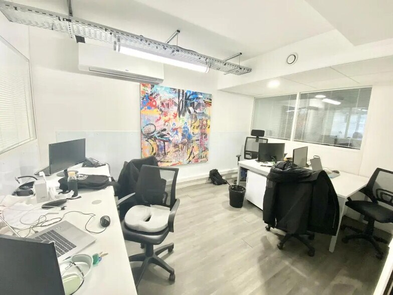 Office in Neuilly-sur-Seine for lease - Building Photo - Image 1 of 7