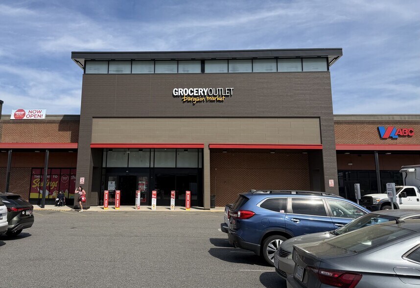 200-220 Monticello Ave, Williamsburg, VA for lease - Building Photo - Image 2 of 6
