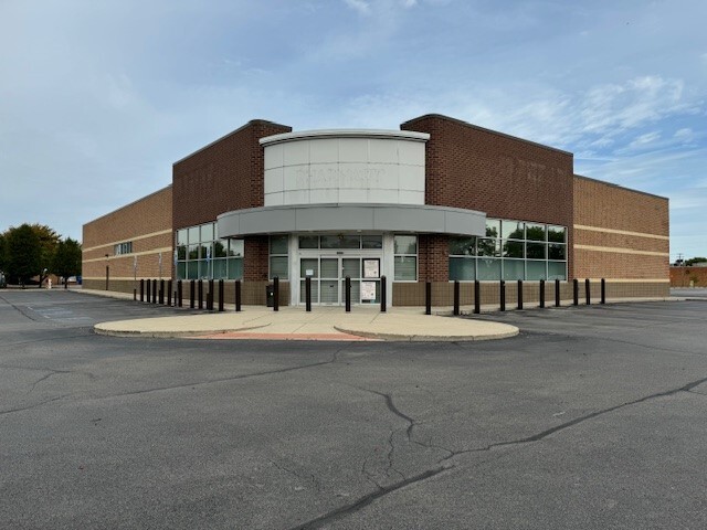 105 Golden Gate Plz, Maumee, OH for lease - Building Photo - Image 1 of 2