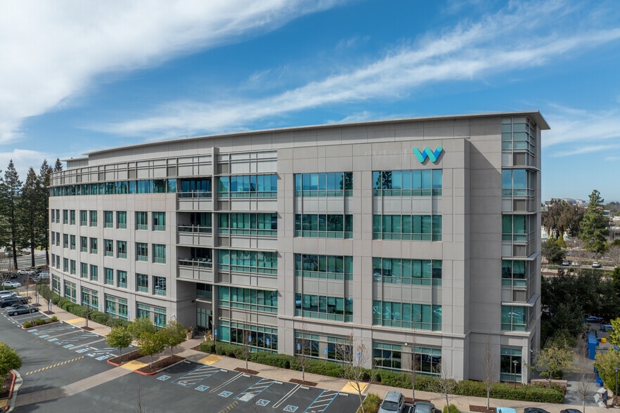 690 E Middlefield Rd, Mountain View, CA à louer - Photo du bâtiment - Image 2 de 10