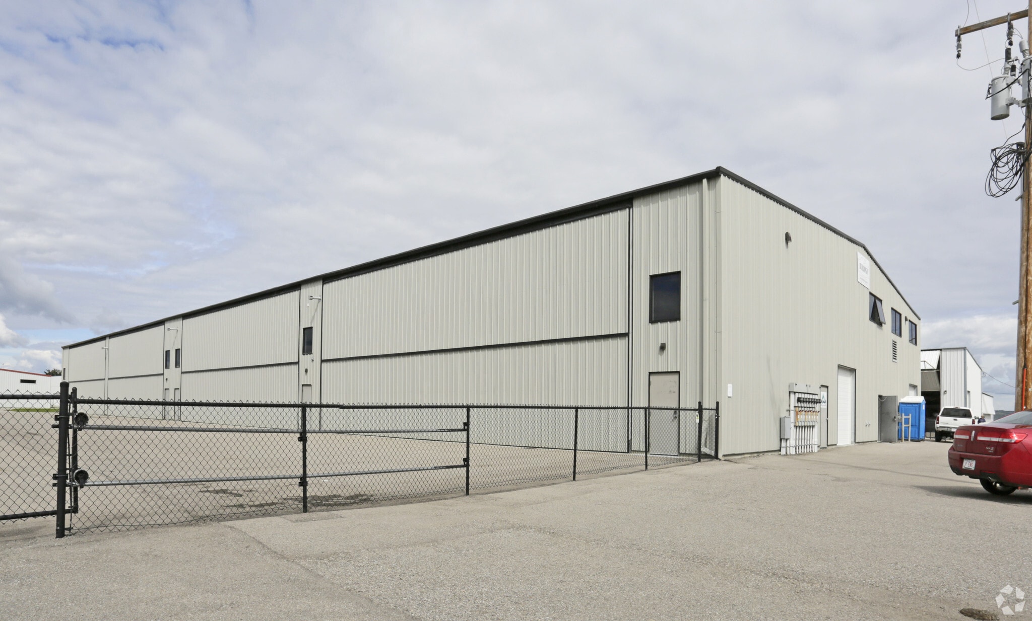 563 Hurricane Dr, Calgary, AB for sale Primary Photo- Image 1 of 1