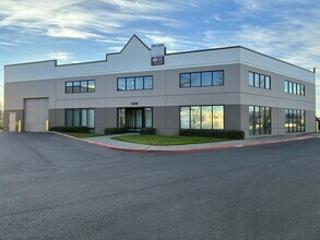 1057 NW Corporate Dr, Troutdale, OR for lease Interior Photo- Image 1 of 1