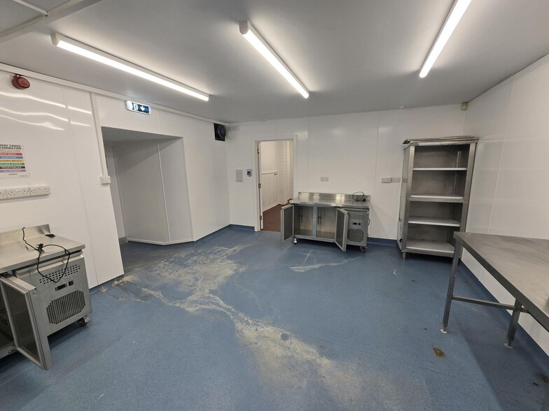 Bank St, Bishops Waltham for lease - Building Photo - Image 3 of 12