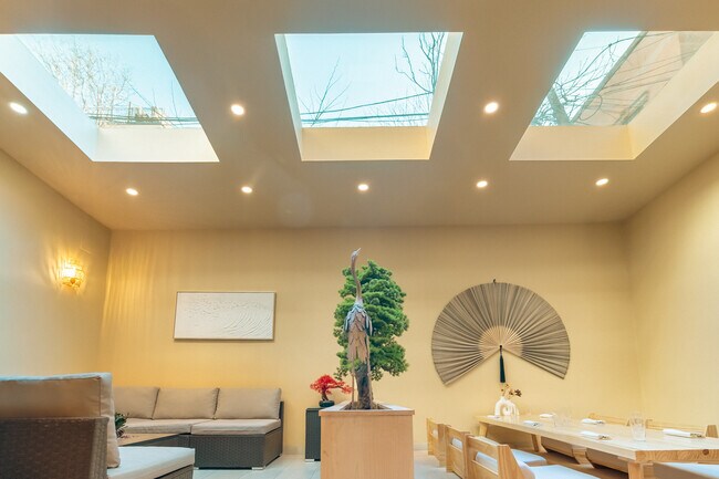 Plus de détails pour 3712 31st Ave, Astoria, NY - Commerce de détail à louer