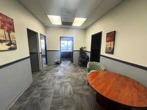 695 S Colorado Blvd, Denver, CO for lease Interior Photo- Image 2 of 6