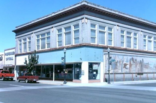 323 E 2nd St, The Dalles, OR à louer - Photo principale - Image 1 de 9