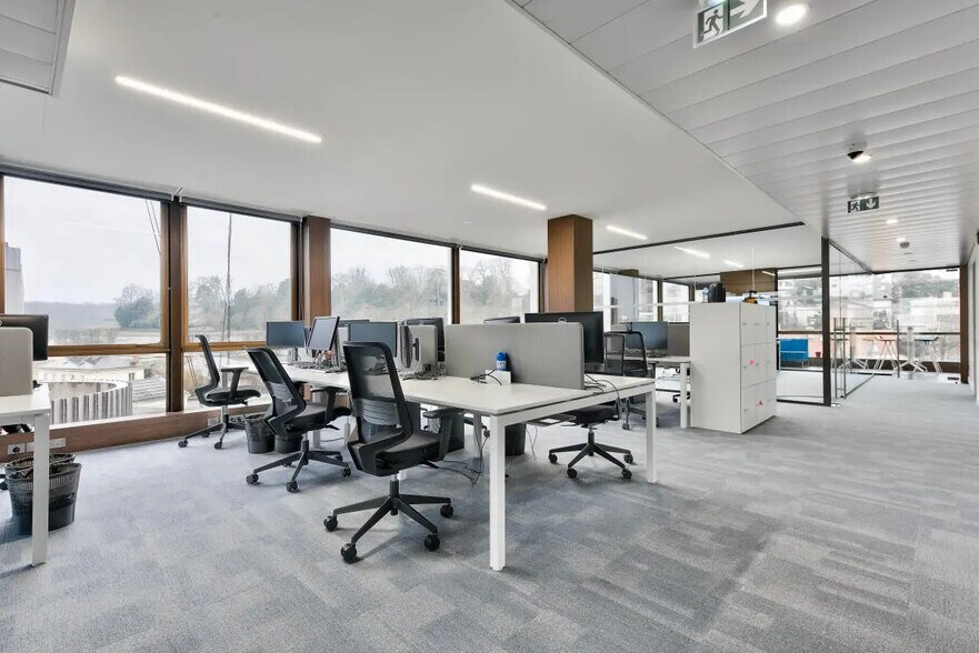 Bureau dans Saint-Cloud à vendre - Photo du bâtiment - Image 1 de 8