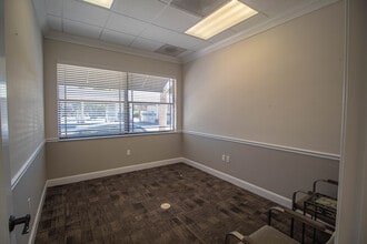 252 W Marion Ave, Punta Gorda, FL à louer Photo intérieure- Image 1 de 2