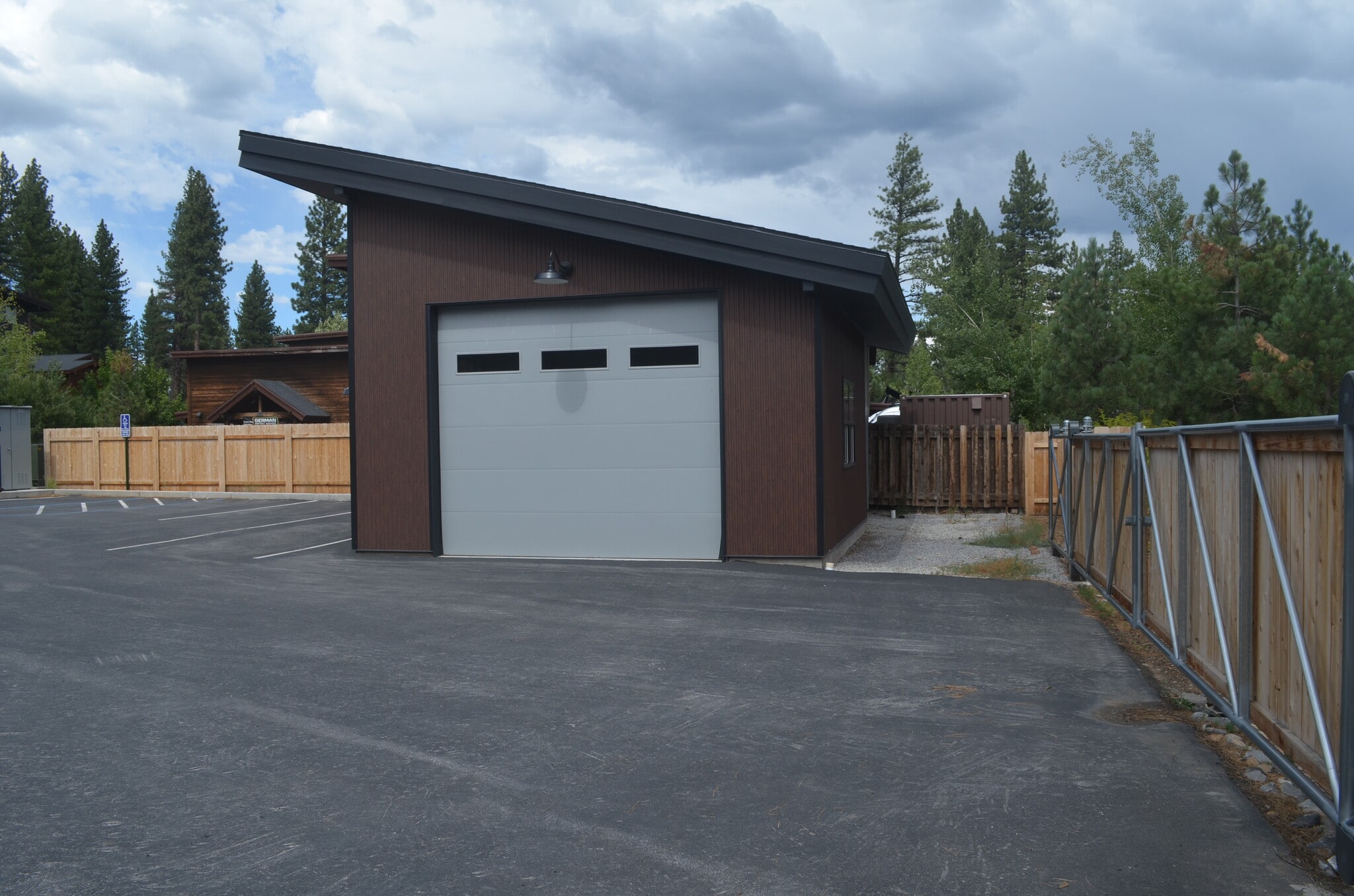 11211 Trails End Rd, Truckee, CA for lease Interior Photo- Image 1 of 4