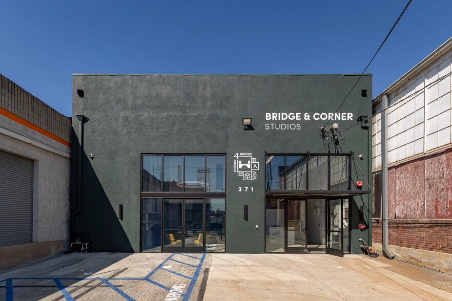 371 S Anderson St, Los Angeles, CA à louer - Photo du bâtiment - Image 2 de 22