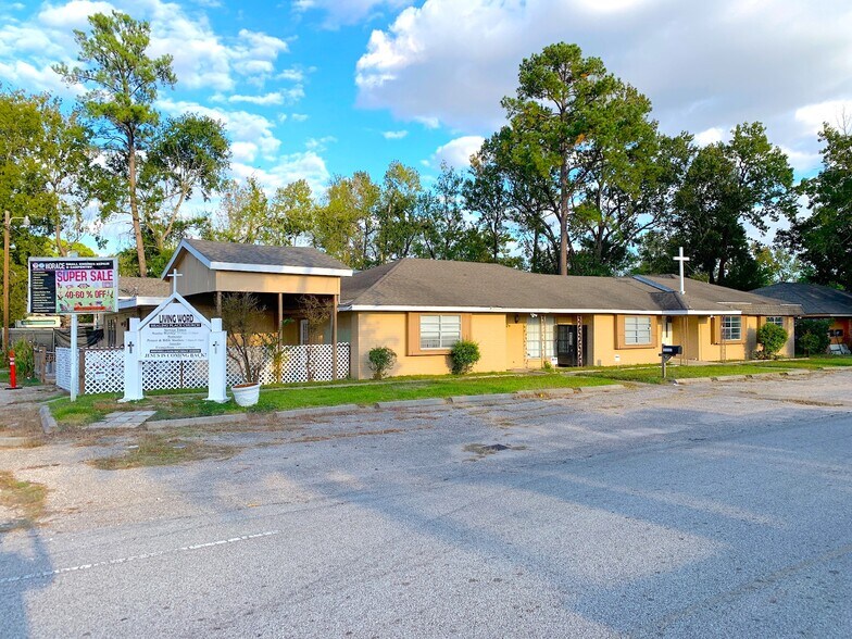 15518 Silver Ridge Dr, Houston, TX à louer - Photo du bâtiment - Image 2 de 28