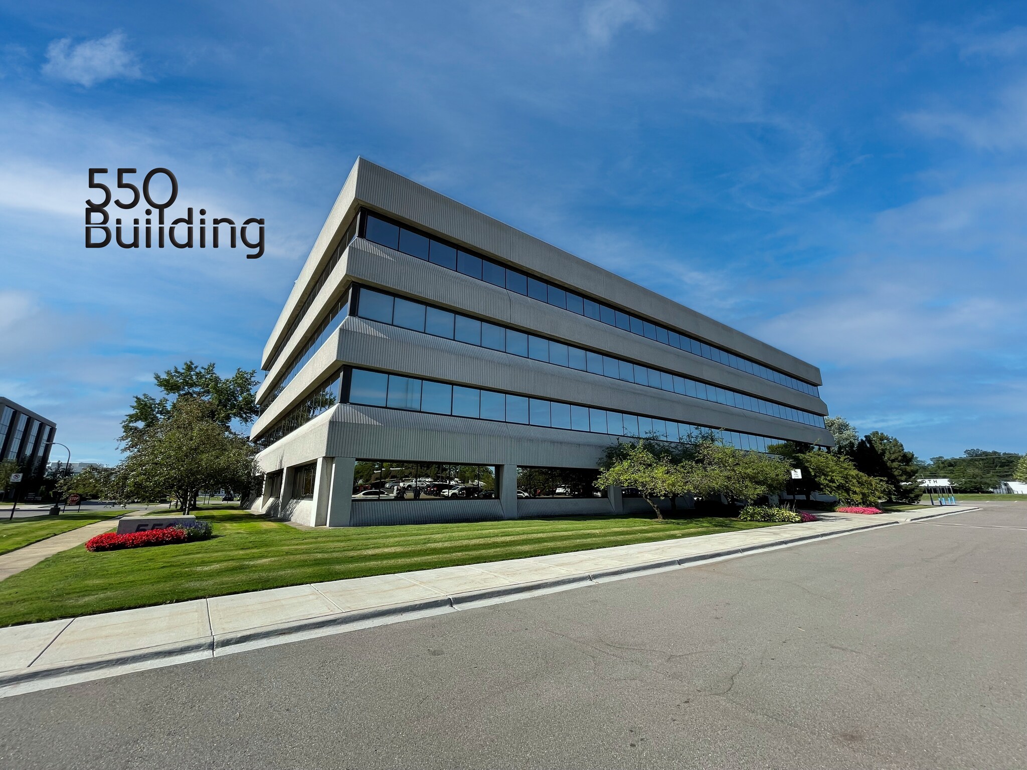 550 Stephenson Hwy, Troy, MI à louer Photo du bâtiment- Image 1 de 15