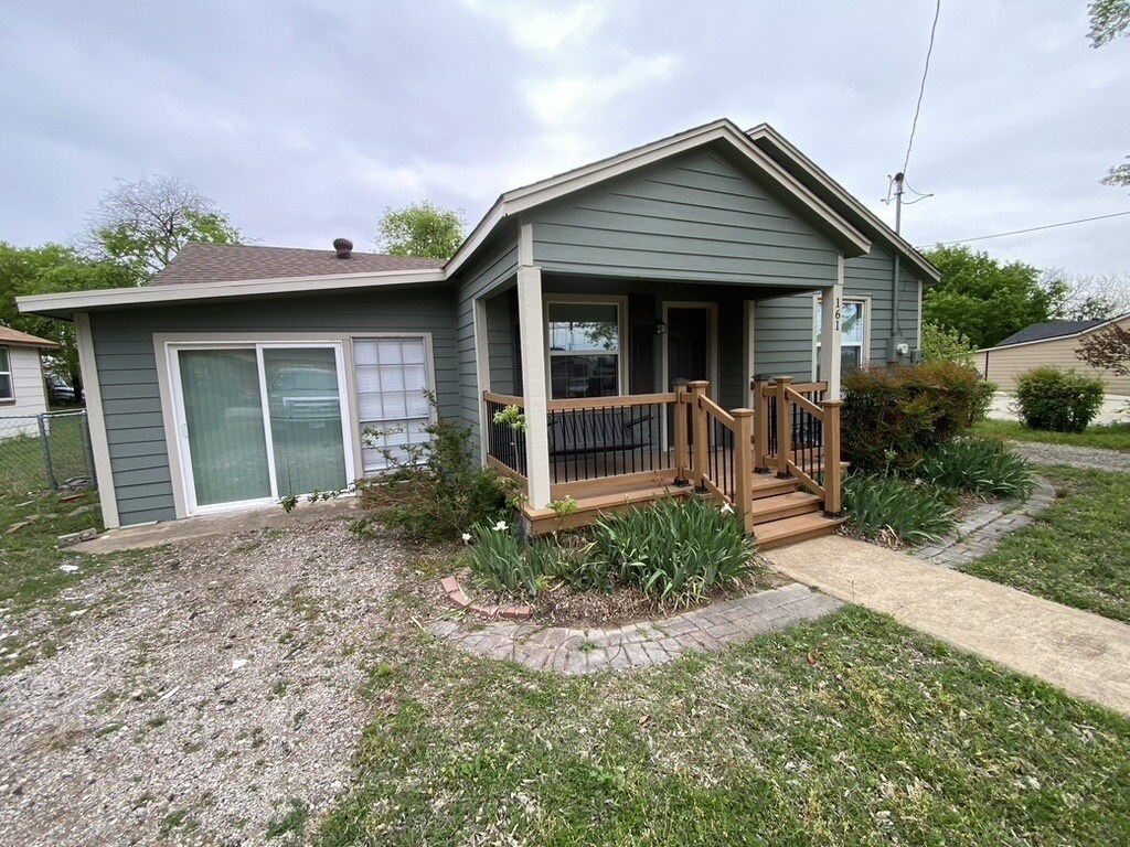 Cedar Hill Three-Property Rental Portfol portefeuille de 2 propriétés à vendre sur LoopNet.ca Photo principale- Image 1 de 21