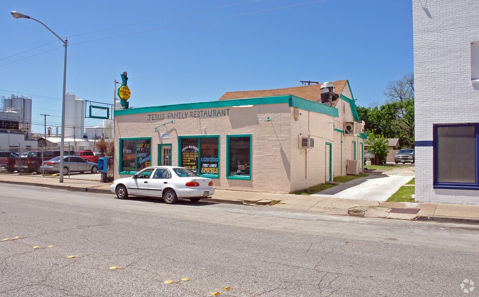 810 S Main St, Fort Worth, TX for sale - Building Photo - Image 2 of 2