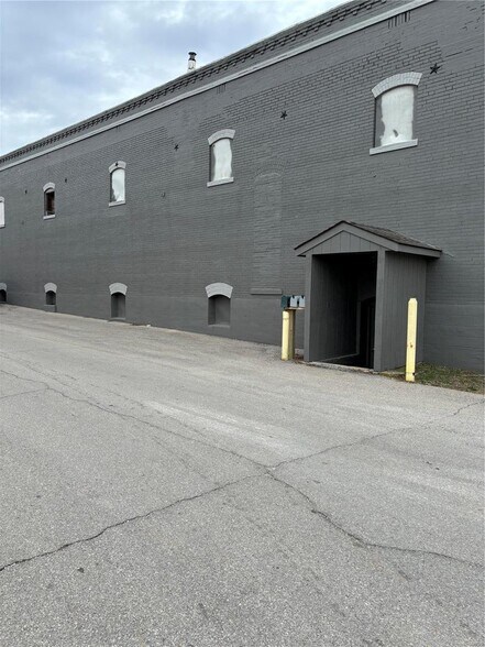 201 E High St, Potosi, MO à vendre - Photo du bâtiment - Image 3 de 11