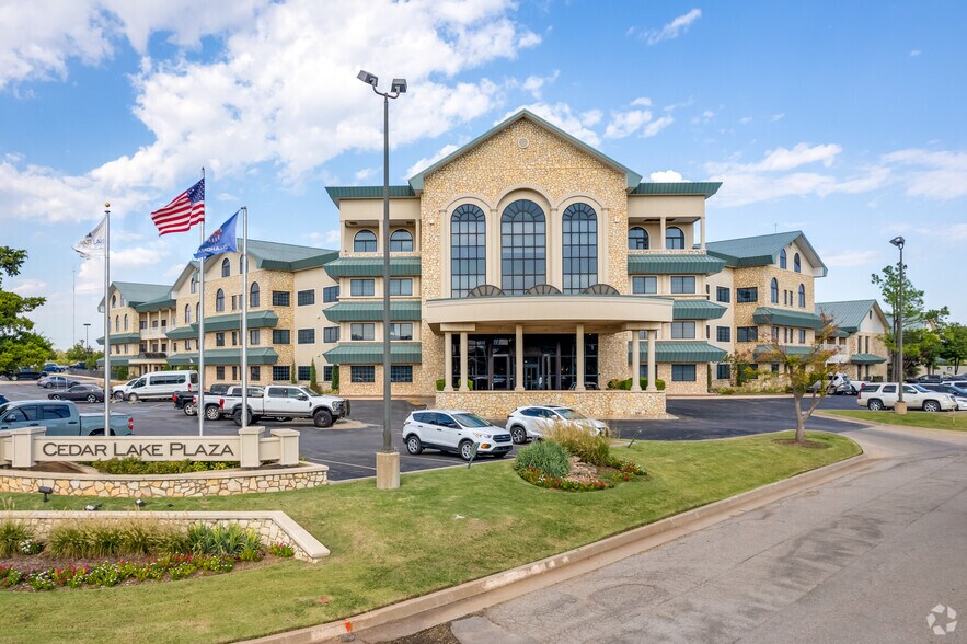 701 Cedar Lake Blvd, Oklahoma City, OK à louer - Photo du bâtiment - Image 1 de 31