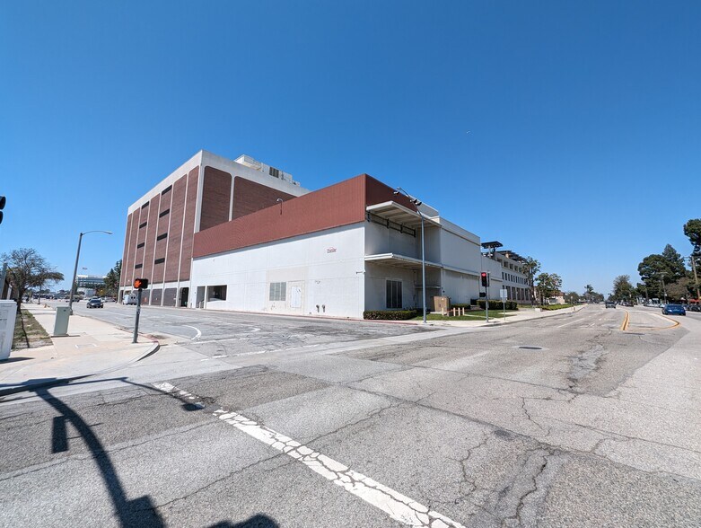 3965 Clark Ave, Long Beach, CA à vendre - Photo du bâtiment - Image 3 de 17