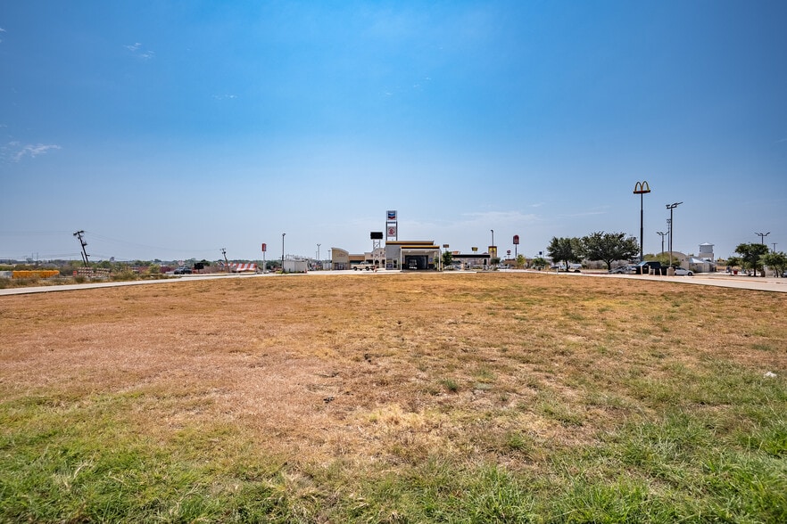 805 N Parkway Dr, Alvarado, TX à louer - Aérien - Image 3 de 15