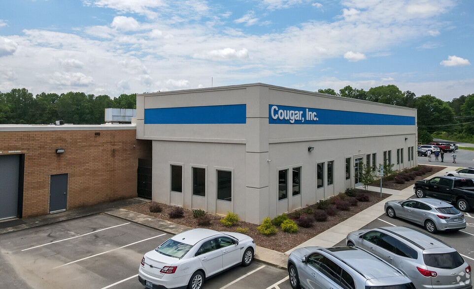 2349 Plastics Dr, Gastonia, NC for lease - Building Photo - Image 1 of 16