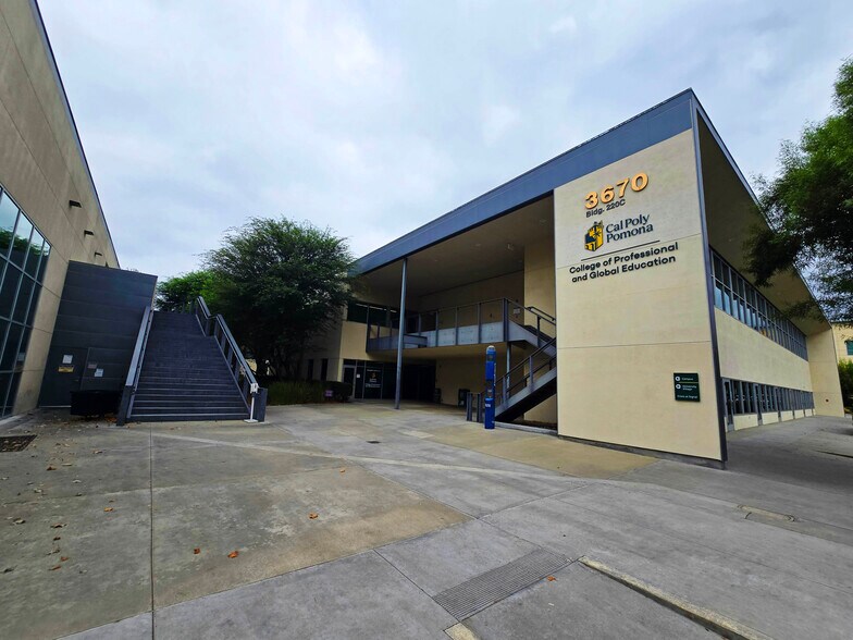 3670 W Temple Ave, Pomona, CA à louer - Photo du bâtiment - Image 2 de 14