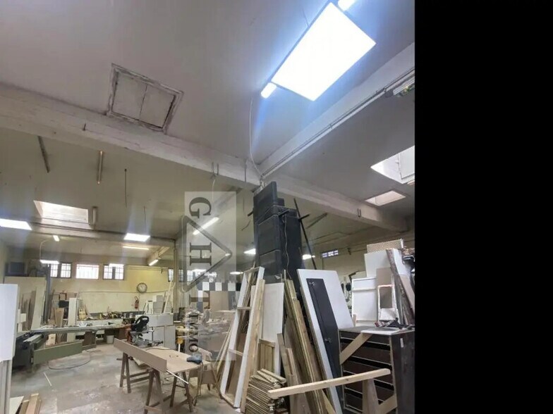 Industrial in Montreuil for sale - Interior Photo - Image 3 of 7
