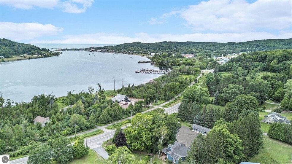 541 Lake St, Frankfort, MI for sale - Building Photo - Image 3 of 49