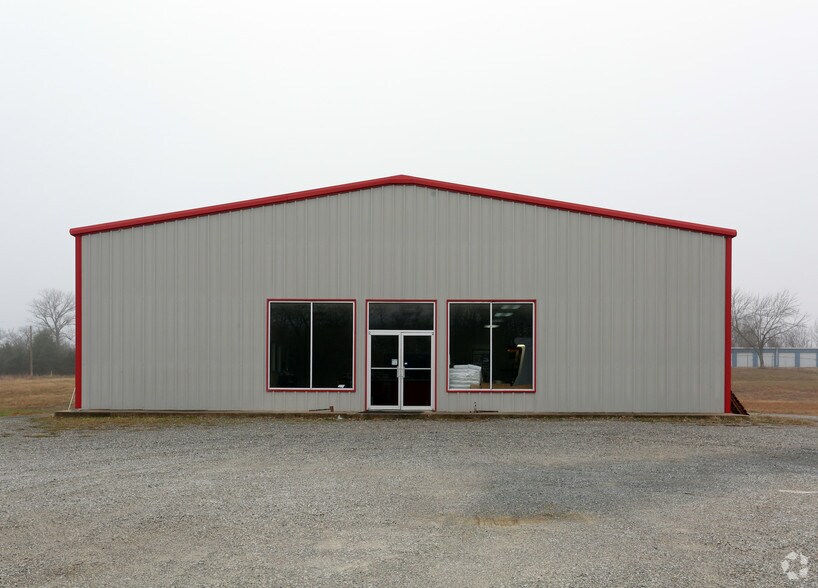 1301 W Sam Rayburn Dr, Bonham, TX à vendre - Photo du bâtiment - Image 2 de 14