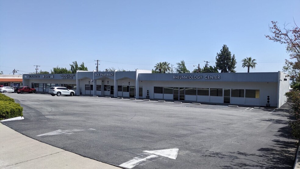 886 W Foothill Blvd, Upland, CA à louer - Photo principale - Image 2 de 5