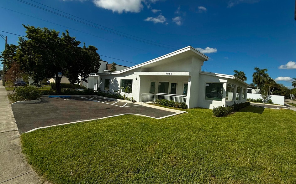 7061 Taft St, Hollywood, FL for sale - Building Photo - Image 2 of 14