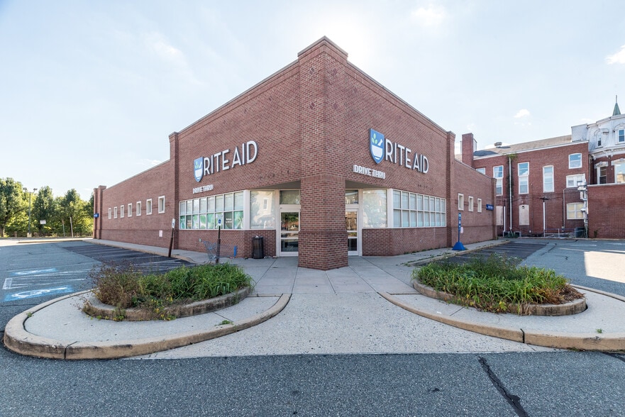 340 E High St, Pottstown, PA for lease - Building Photo - Image 1 of 31