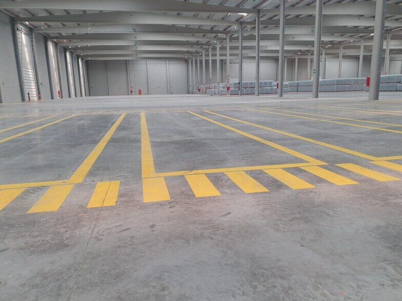 Industrial in Dos Hermanas, Sevilla for lease - Building Photo - Image 1 of 15