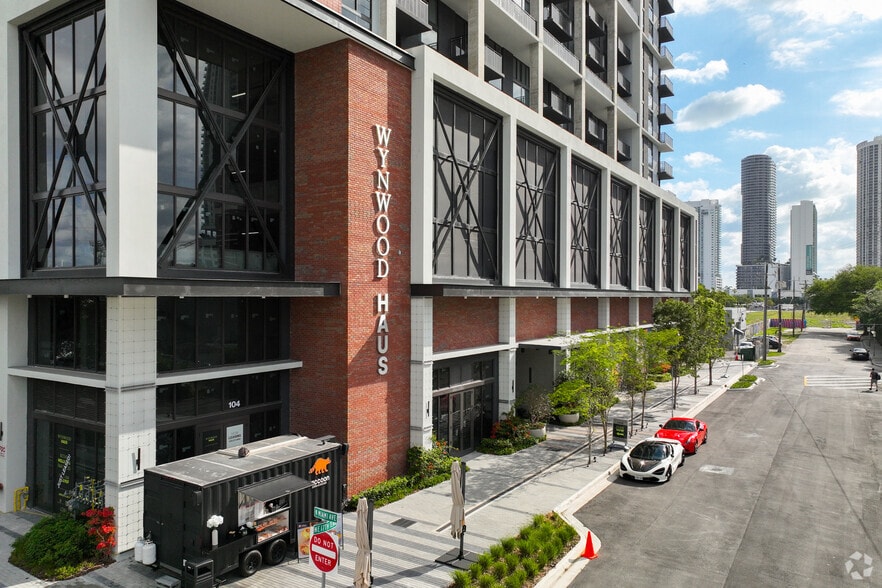 23 NE 17th Ter, Miami, FL for lease - Building Photo - Image 2 of 84