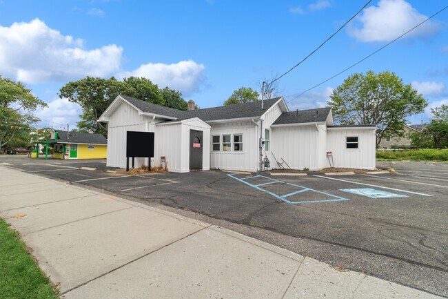 Plus de détails pour 469 Main St, West Sayville, NY - Commerce de détail à vendre
