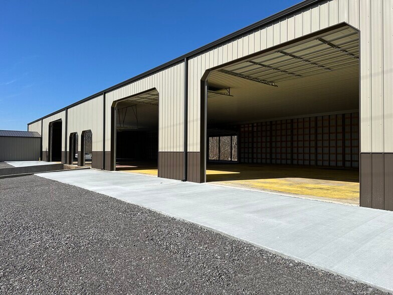 77 Meadows Rd, Henry, TN à louer - Photo du bâtiment - Image 2 de 9