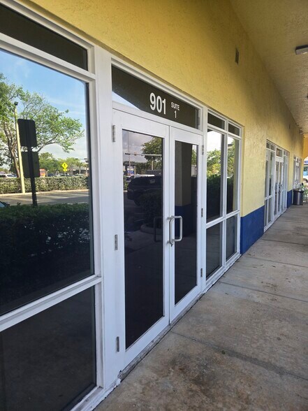 901 N Miami Beach Blvd, North Miami Beach, FL à louer - Photo du bâtiment - Image 3 de 3