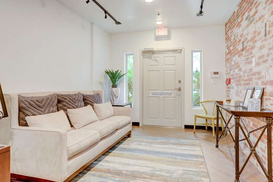 6544 Greatwood Pky, Sugar Land, TX for lease - Interior Photo - Image 3 of 21