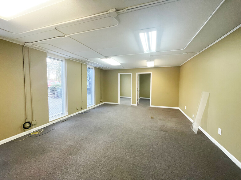 1901 Lendew St, Greensboro, NC for lease - Building Photo - Image 3 of 9