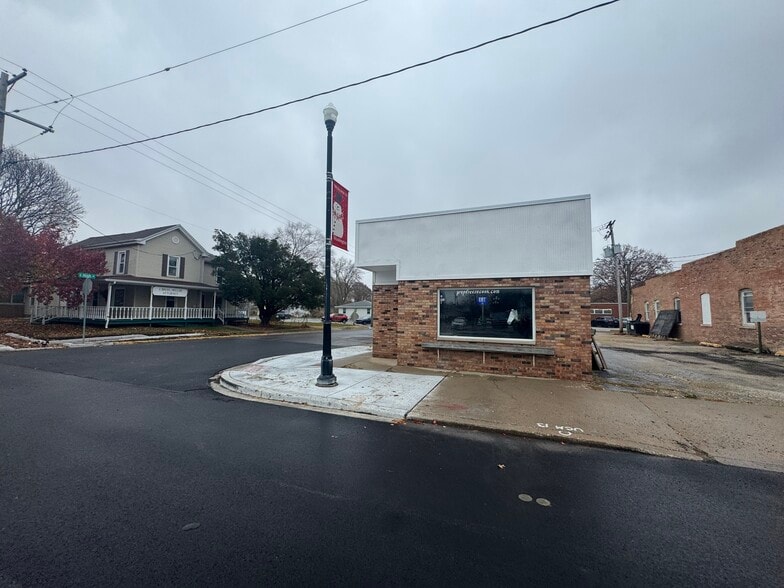 126 Walnut St, Washington, IL à vendre - Photo du bâtiment - Image 3 de 19