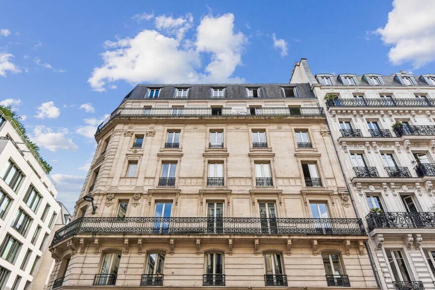 31 Rue De Châteaudun, Paris for lease - Building Photo - Image 2 of 14