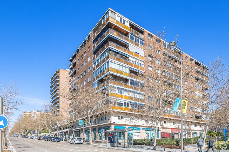 Immeuble residentiel dans Madrid, Madrid à vendre - Photo principale - Image 1 de 1