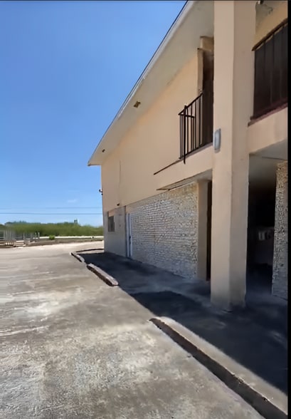 2225 N US Highway 77, Robstown, TX for sale - Building Photo - Image 2 of 9