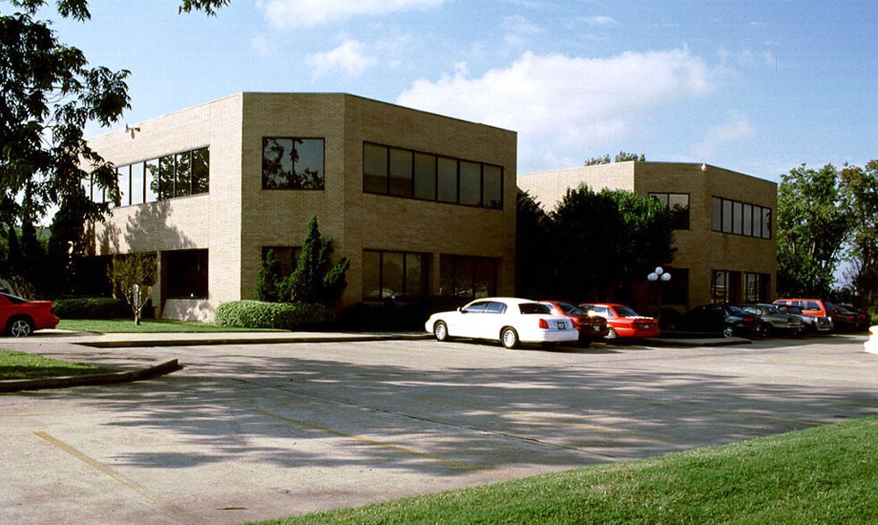 6701 Pinemont Dr, Houston, TX à louer - Photo du bâtiment - Image 3 de 30