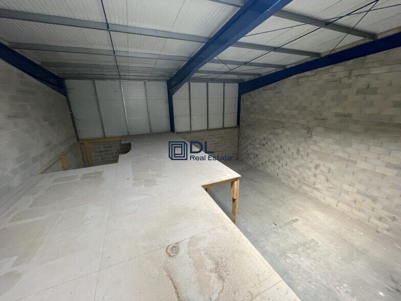 Industrial in Sucy-en-Brie for lease - Interior Photo - Image 3 of 4