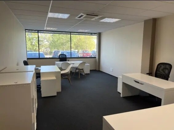 16 Rue De L'Hermite, Bruges for lease - Interior Photo - Image 2 of 4