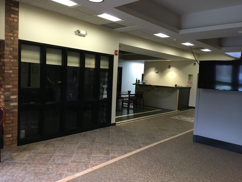 Woodard Industrial Park portfolio of 3 properties for sale on LoopNet.ca - Interior Photo - Image 3 of 14